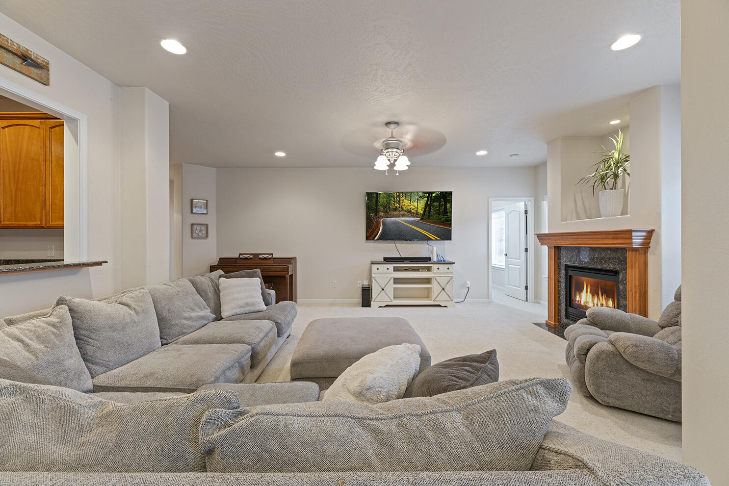 3054 Colonial Avenue