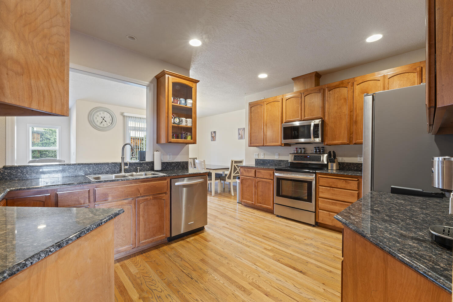 3054 Colonial Avenue