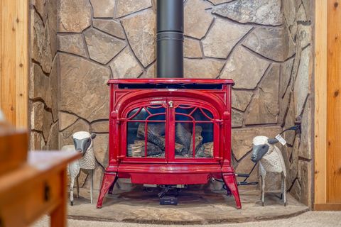 Tiny photo for 15624 National Forest Lane, Sisters, OR 97759 (MLS # 220213314)