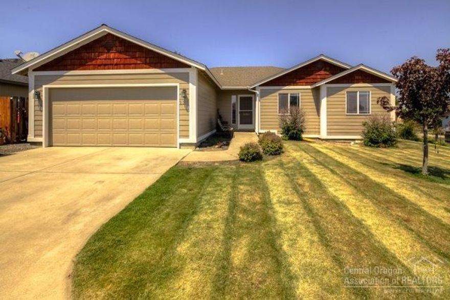 Great one level home in NW Redmond close to shopping and schools. This open floor plan features vaulted ceilings, gas fireplace in living room. Large master suite with flex space for sitting room/office/dressing room area. All kitchen appliances included, breakfast bar area. Forced air gas furnace with central air conditioning. Covered back patio located on a corner lot. Double attached garage. Exterior of the home was just painted.