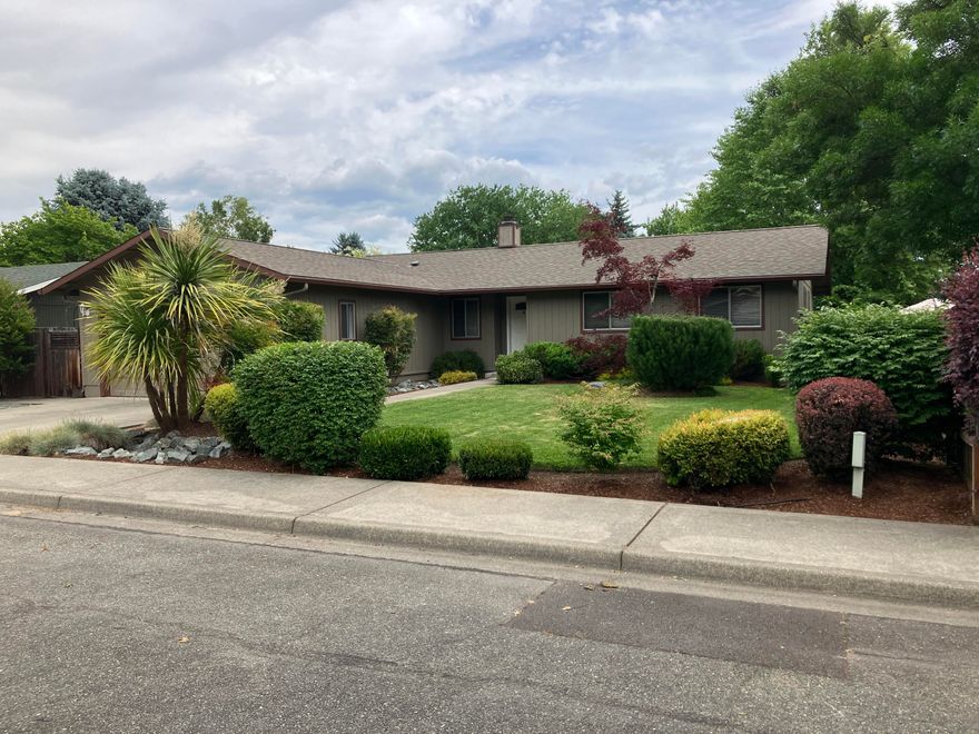 This 3 bedroom 2 bath house is move in ready.  Wood floors, vaulted ceilings and a double fireplace make this feel like home.  Large covered back patio overlooking private backyard with raised garden beds.  Spacious 2 car garage and plenty of room for parking.  Rhienhart park and the Rogue River are just down the road.