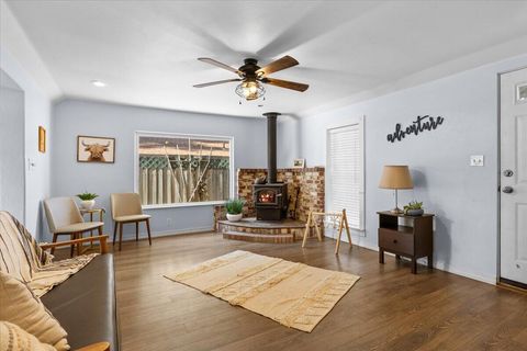 Tiny photo for 405 NW Dimmick Street, Grants Pass, OR 97526 (MLS # 220215446)