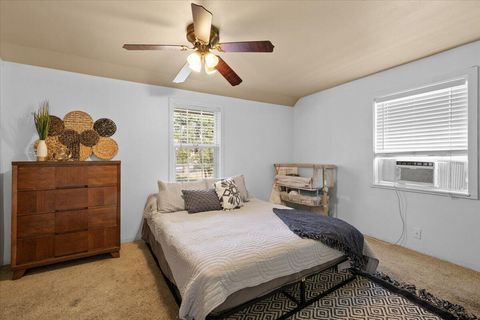 Tiny photo for 405 NW Dimmick Street, Grants Pass, OR 97526 (MLS # 220215446)