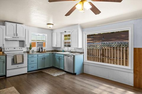 Tiny photo for 405 NW Dimmick Street, Grants Pass, OR 97526 (MLS # 220215446)