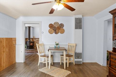 Tiny photo for 405 NW Dimmick Street, Grants Pass, OR 97526 (MLS # 220215446)