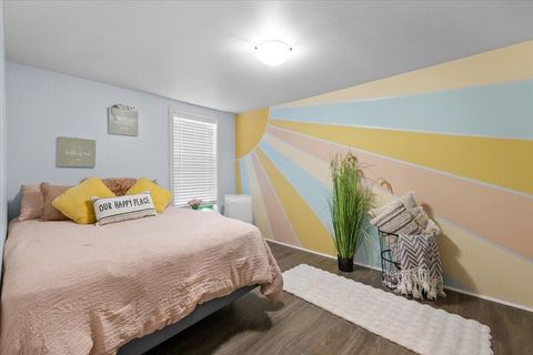 Tiny photo for 405 NW Dimmick Street, Grants Pass, OR 97526 (MLS # 220215446)