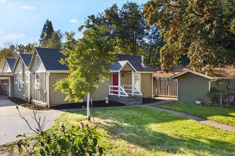 Tiny photo for 405 NW Dimmick Street, Grants Pass, OR 97526 (MLS # 220215446)