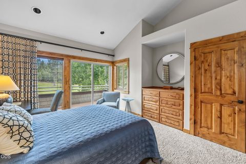 Tiny photo for 19551 Painted Ridge Loop, Bend, OR 97702 (MLS # 220222724)