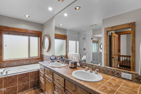 Tiny photo for 19551 Painted Ridge Loop, Bend, OR 97702 (MLS # 220222724)