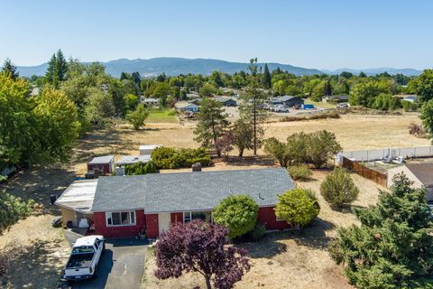 1215 Covina Avenue Medford OR 97504