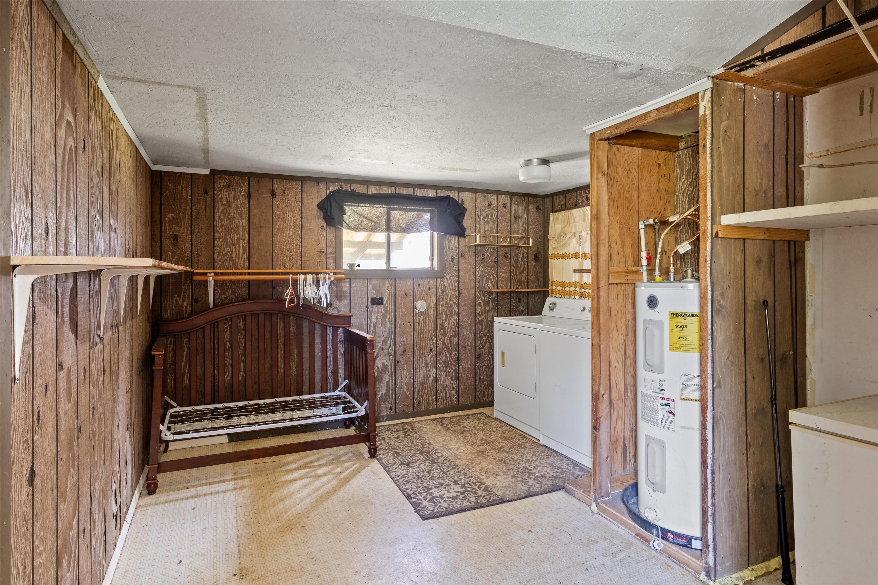 Glendale, Tow NOf Julia - Residential