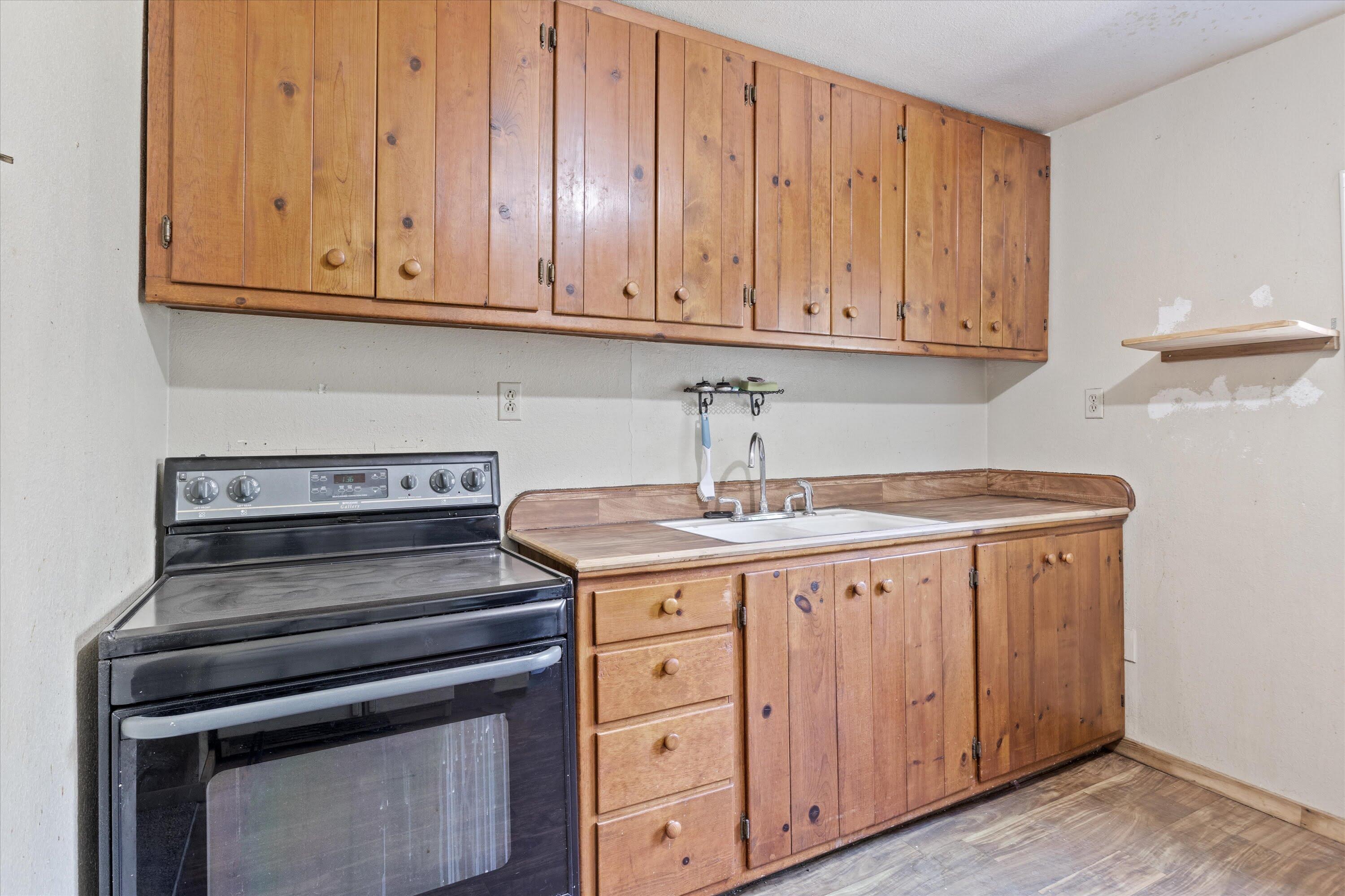 Glendale, Tow NOf Julia - Residential