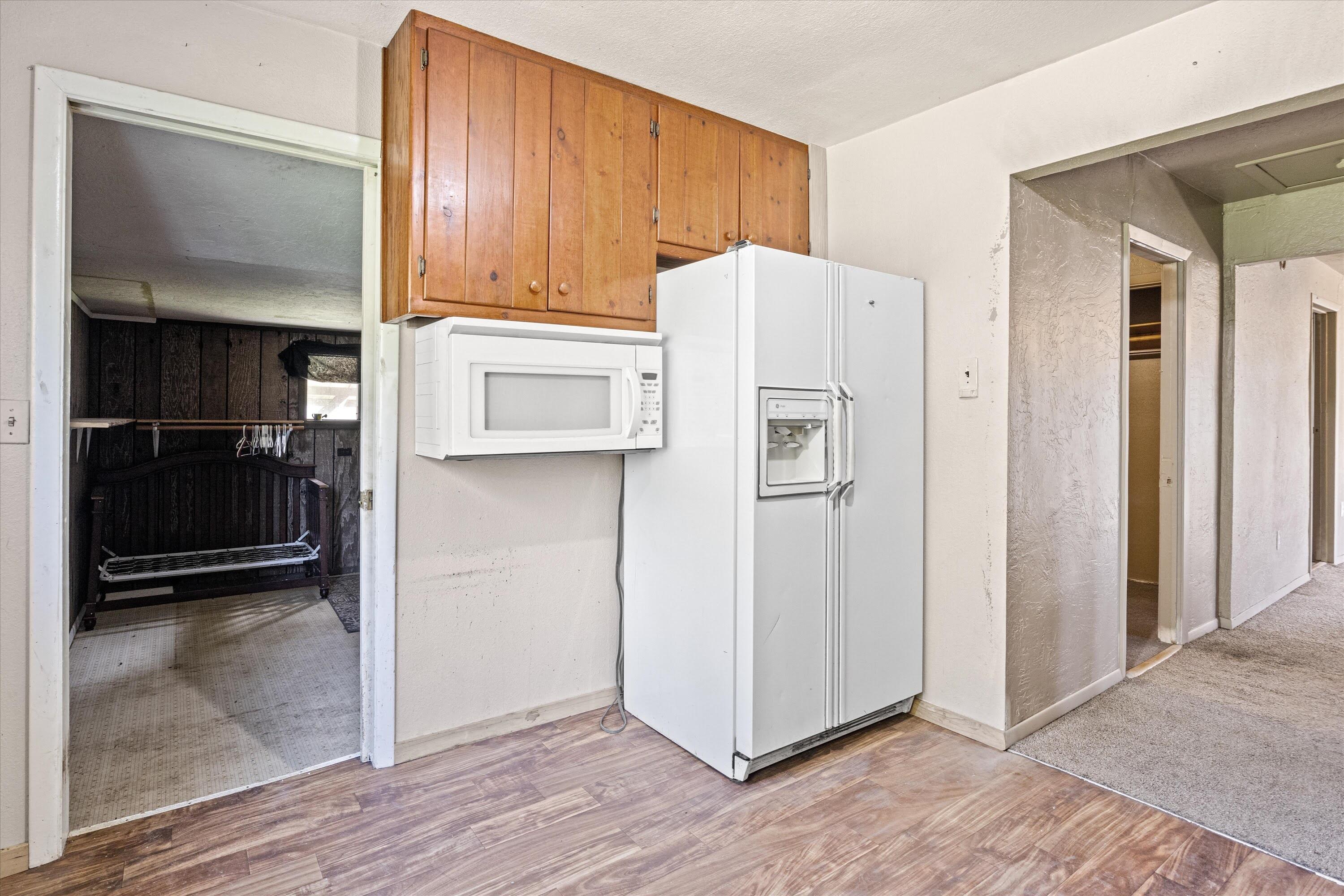 Glendale, Tow NOf Julia - Residential