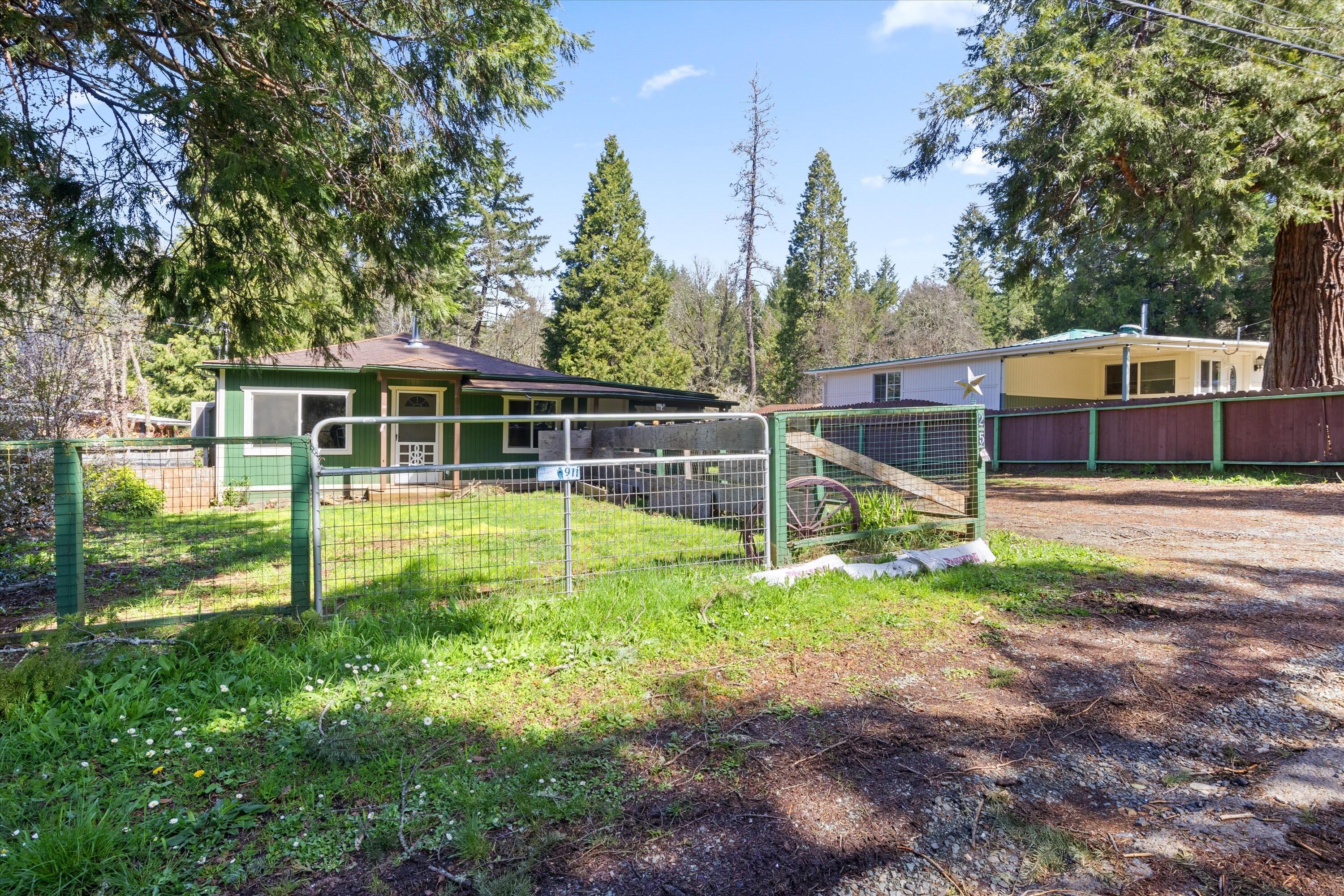 Glendale, Tow NOf Julia - Residential