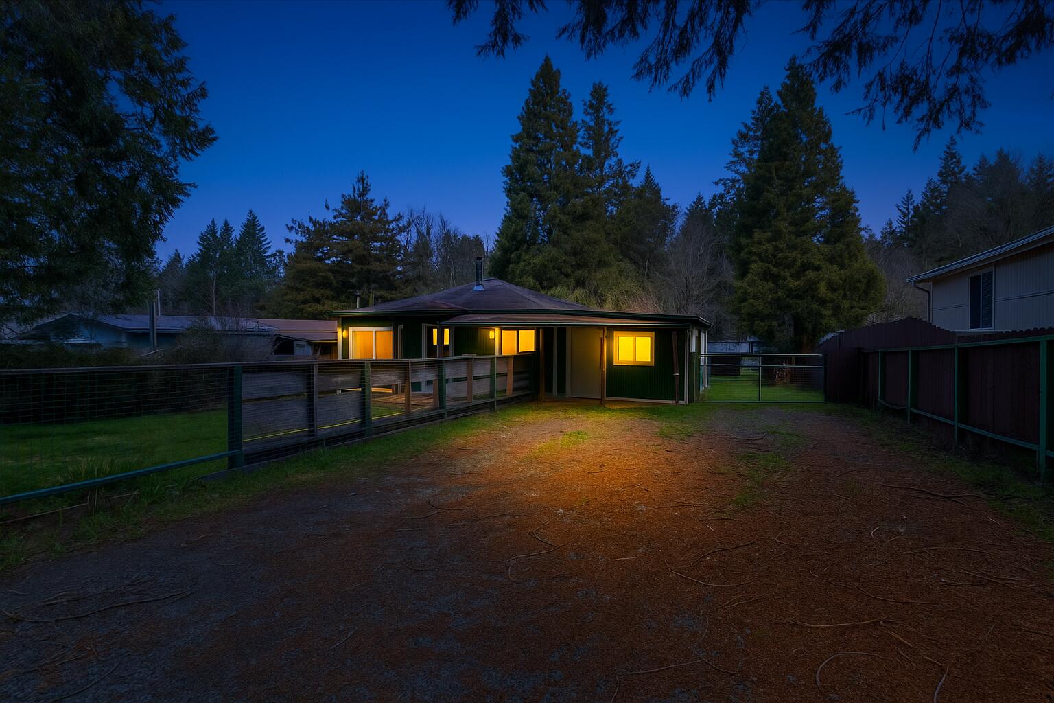 Glendale, Tow NOf Julia - Residential