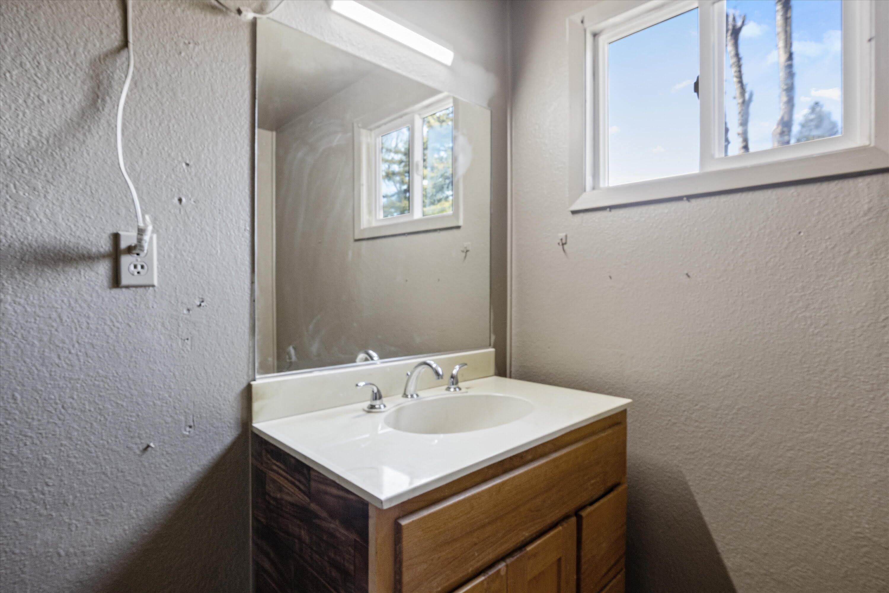 Glendale, Tow NOf Julia - Residential