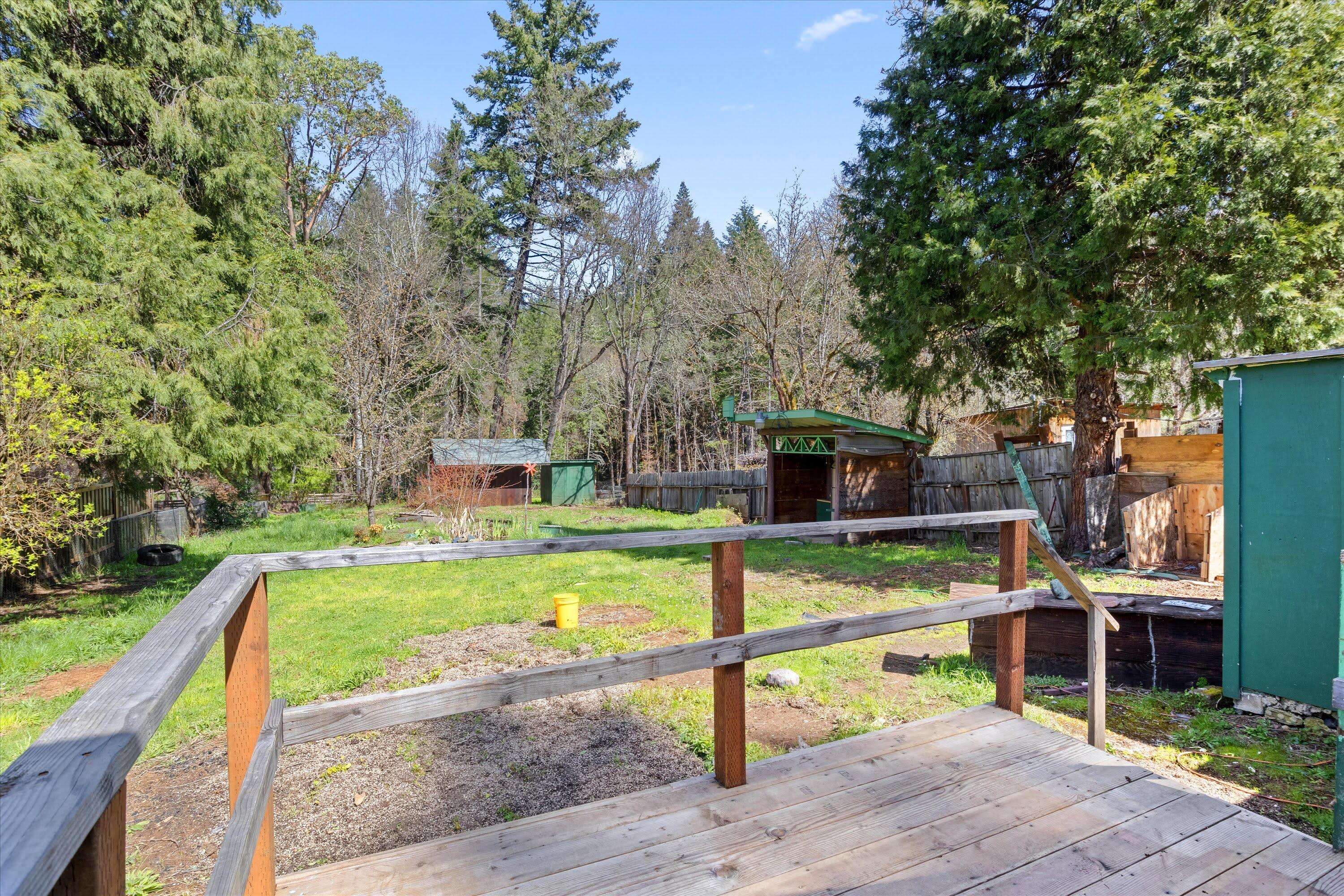 Glendale, Tow NOf Julia - Residential