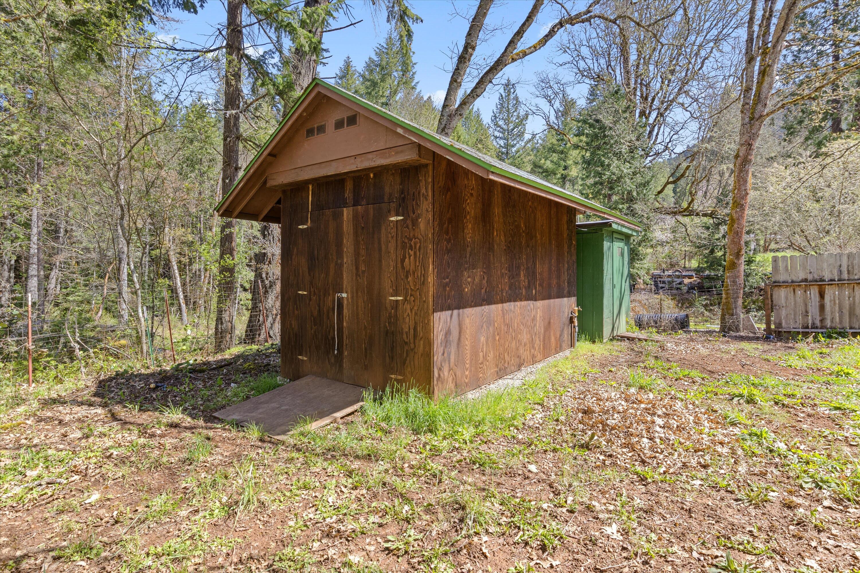 Glendale, Tow NOf Julia - Residential