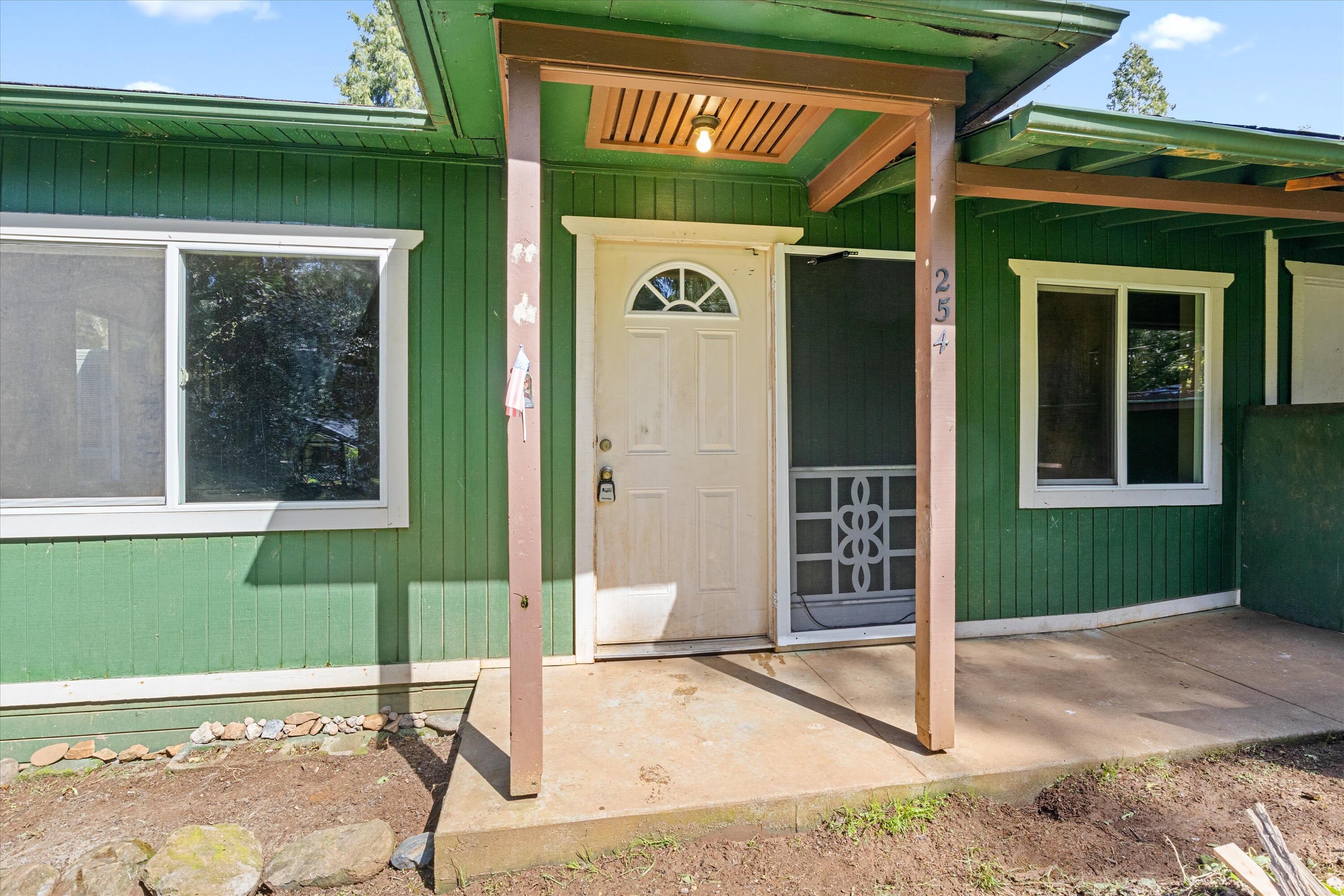 Glendale, Tow NOf Julia - Residential