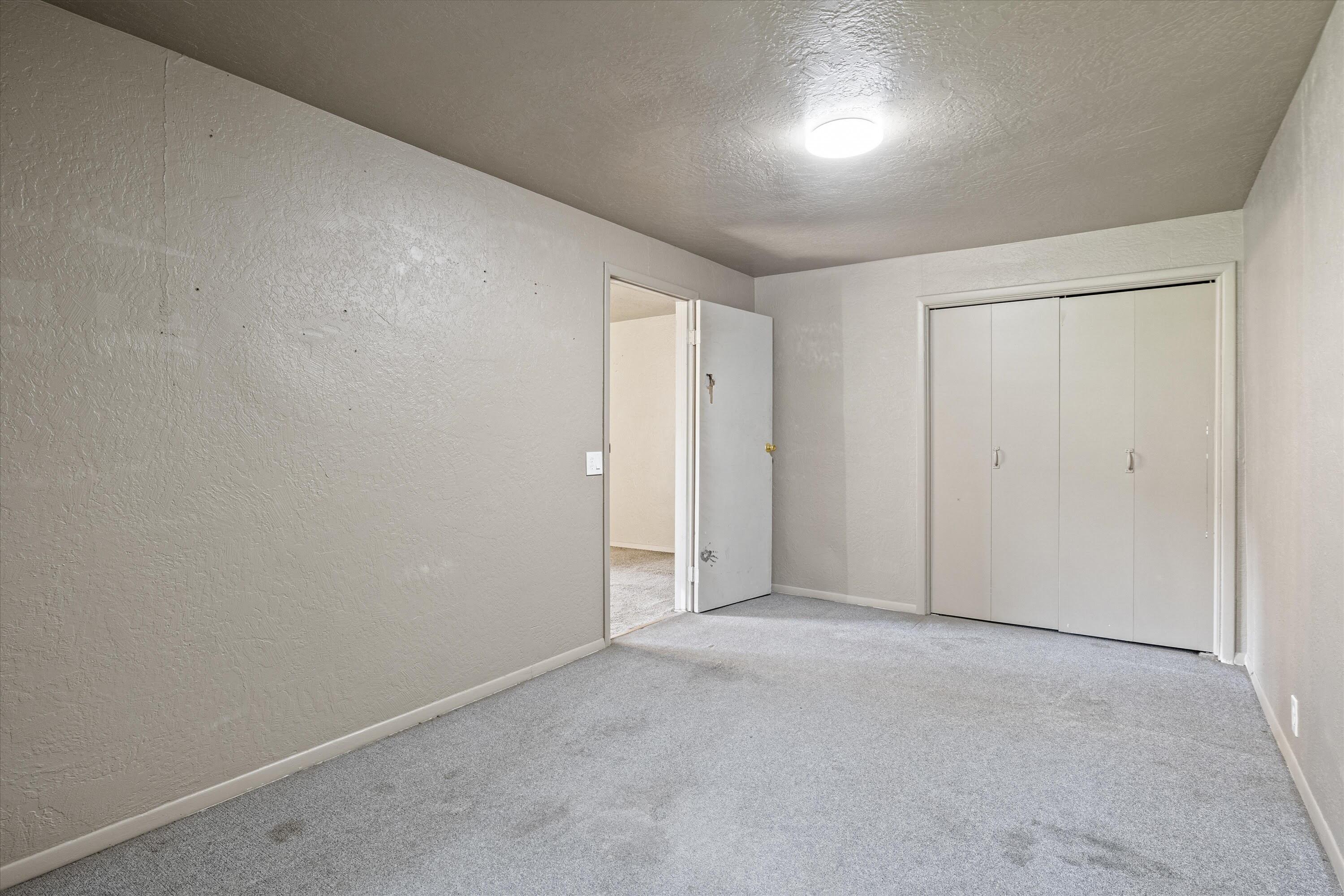 Glendale, Tow NOf Julia - Residential