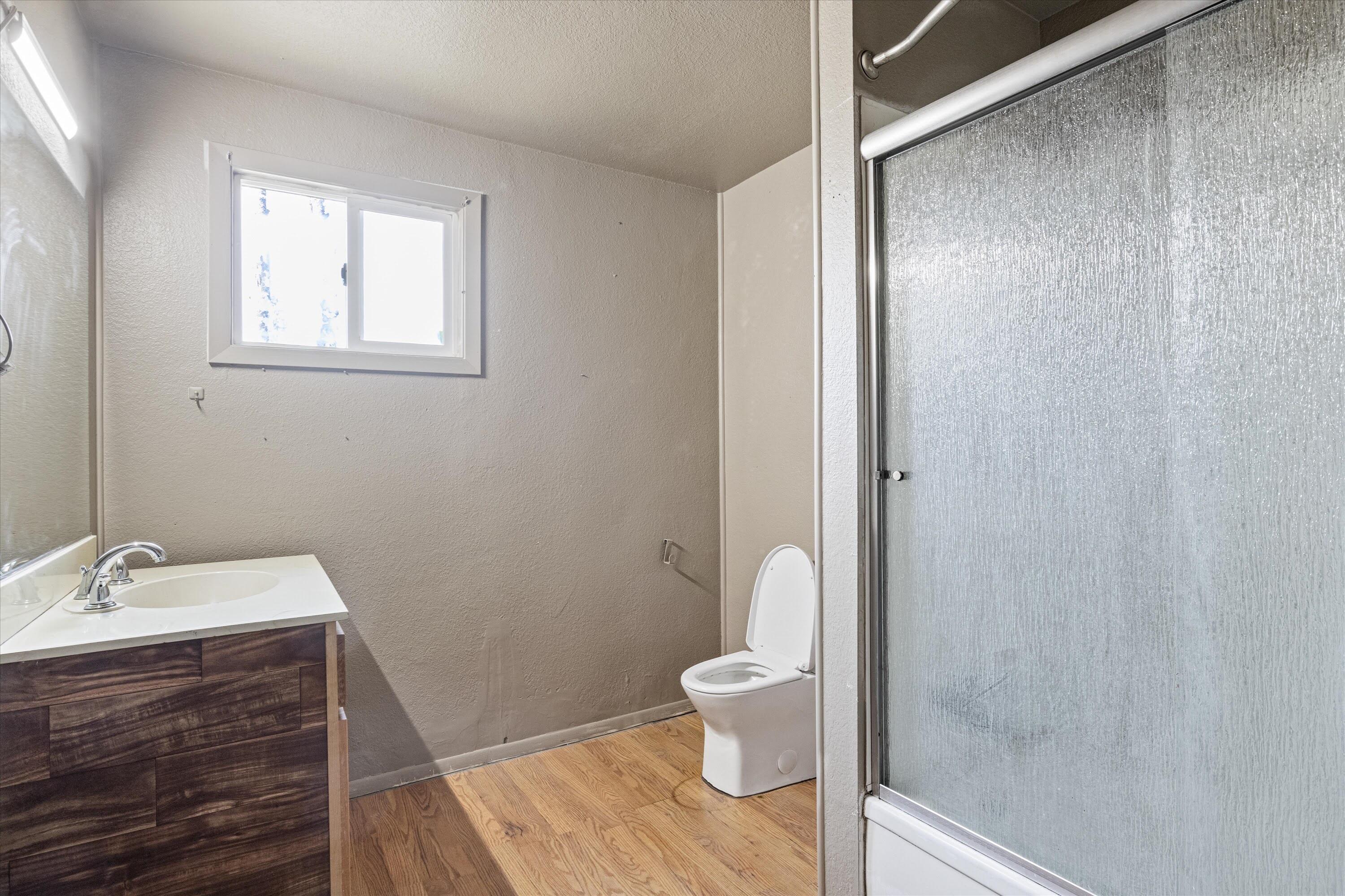 Glendale, Tow NOf Julia - Residential