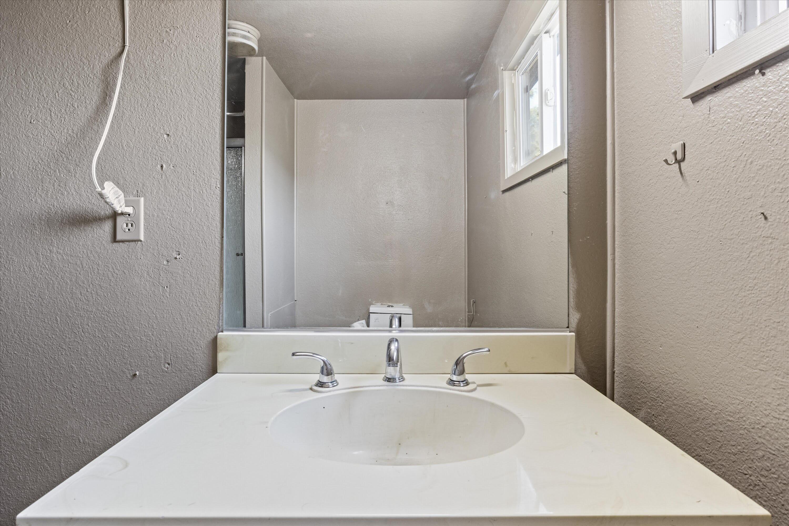 Glendale, Tow NOf Julia - Residential