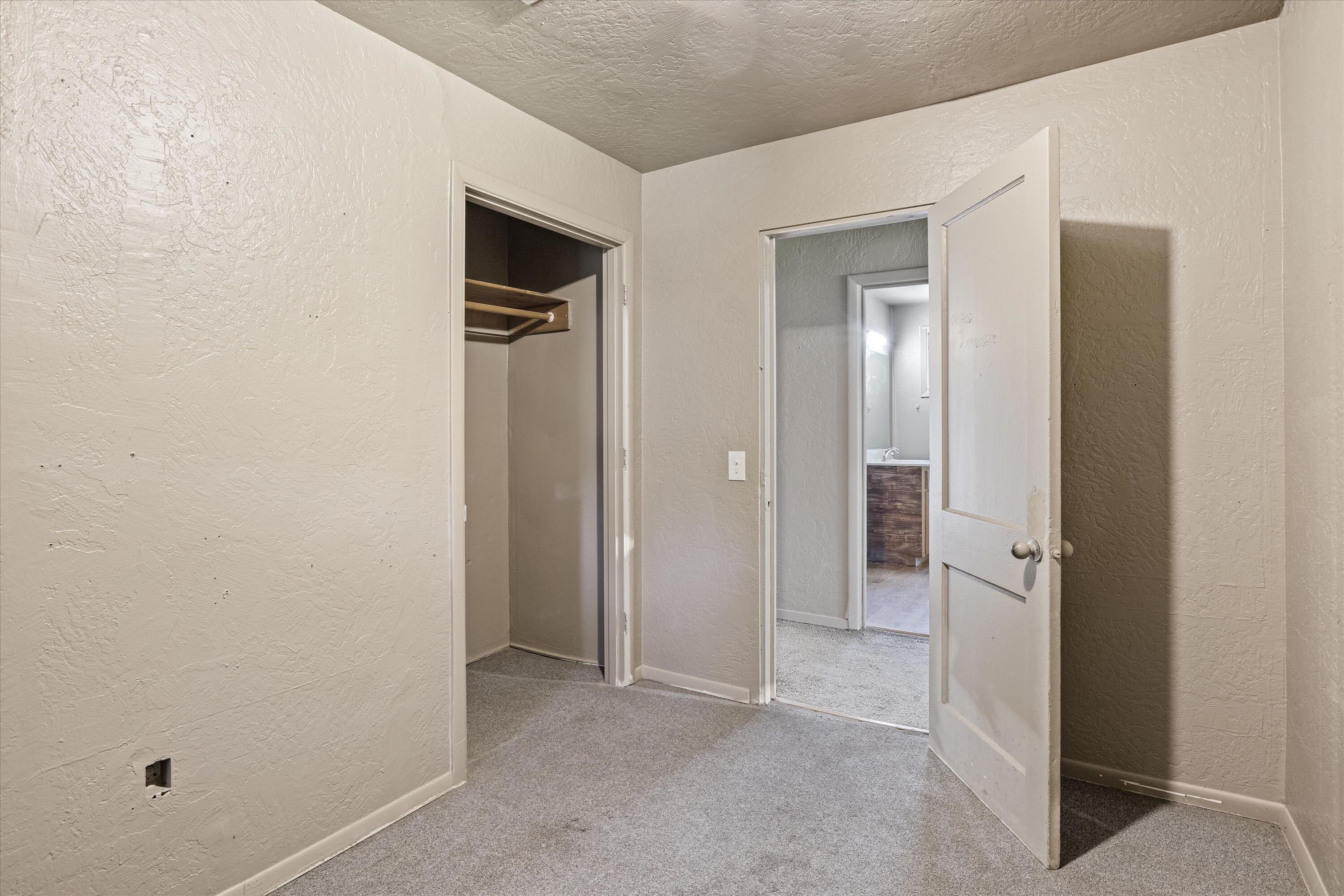 Glendale, Tow NOf Julia - Residential