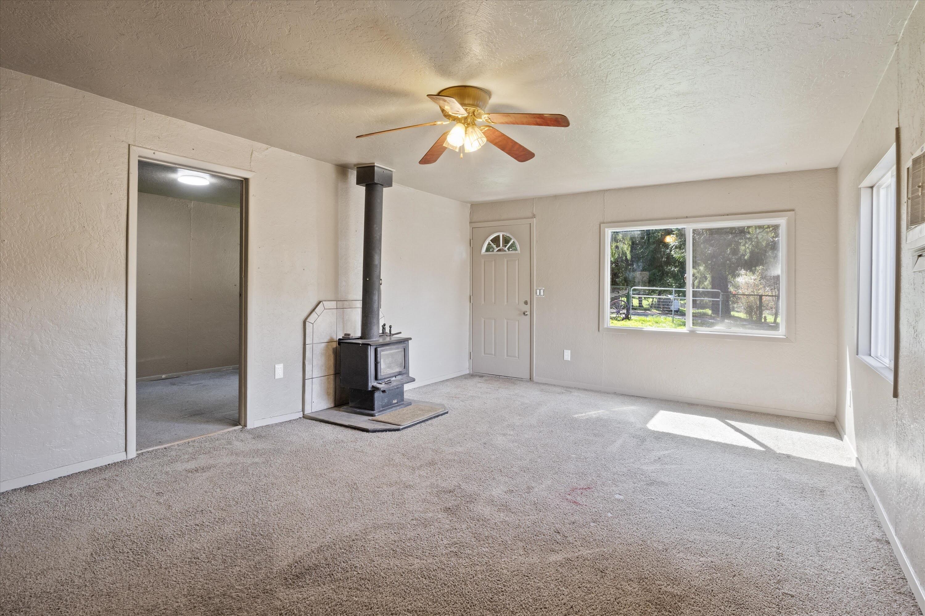 Glendale, Tow NOf Julia - Residential