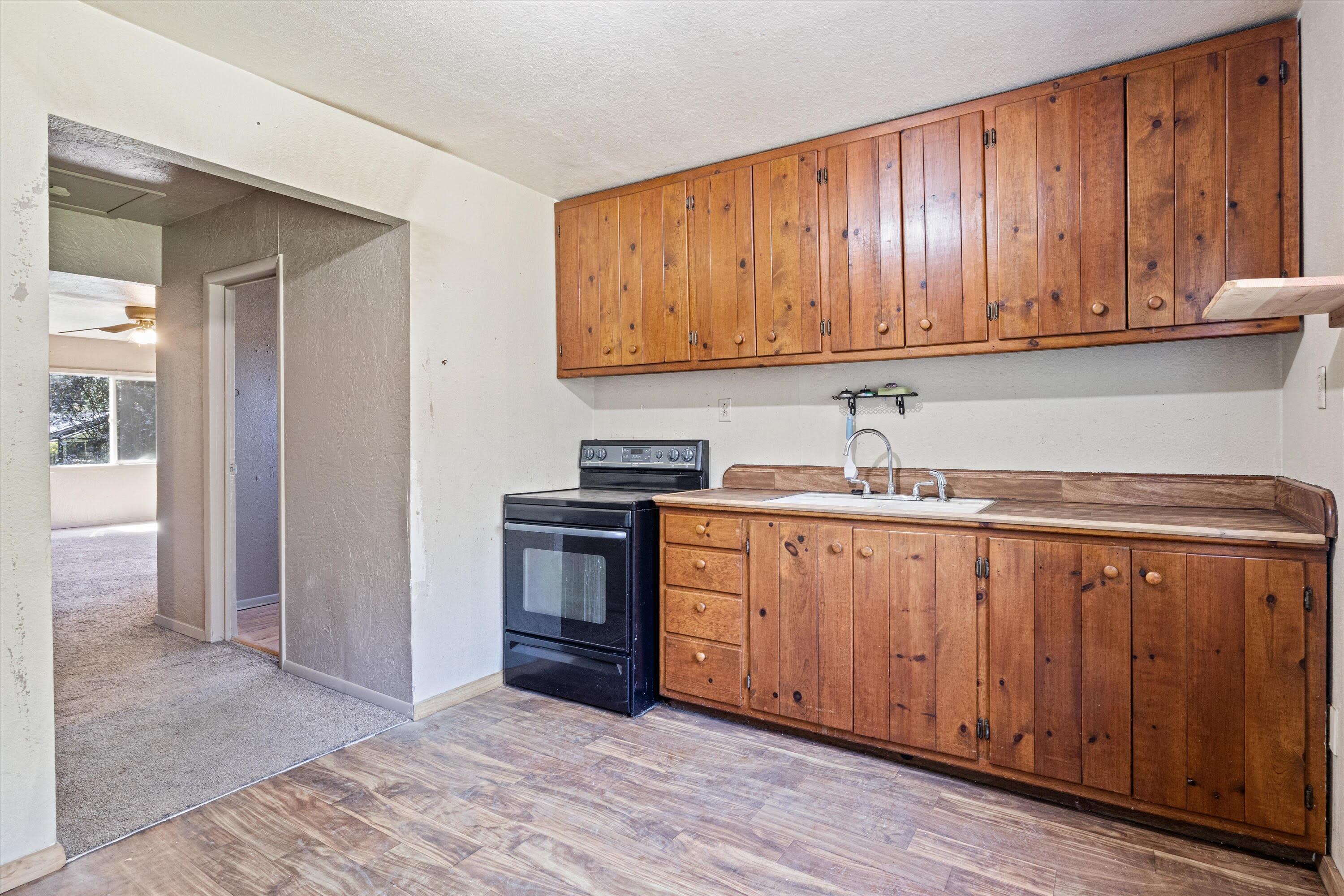 Glendale, Tow NOf Julia - Residential