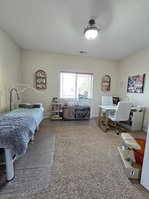 Tiny photo for 10809 Washburn Way, Klamath Falls, OR 97603 (MLS # 220213057)