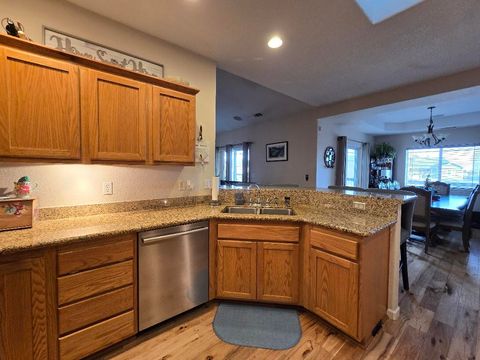 Tiny photo for 10809 Washburn Way, Klamath Falls, OR 97603 (MLS # 220213057)
