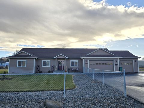 Tiny photo for 10809 Washburn Way, Klamath Falls, OR 97603 (MLS # 220213057)