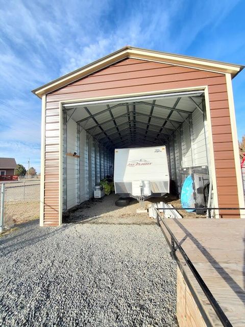 Tiny photo for 10809 Washburn Way, Klamath Falls, OR 97603 (MLS # 220213057)