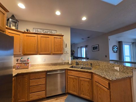 Tiny photo for 10809 Washburn Way, Klamath Falls, OR 97603 (MLS # 220213057)