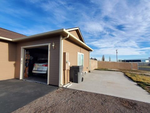 Tiny photo for 10809 Washburn Way, Klamath Falls, OR 97603 (MLS # 220213057)