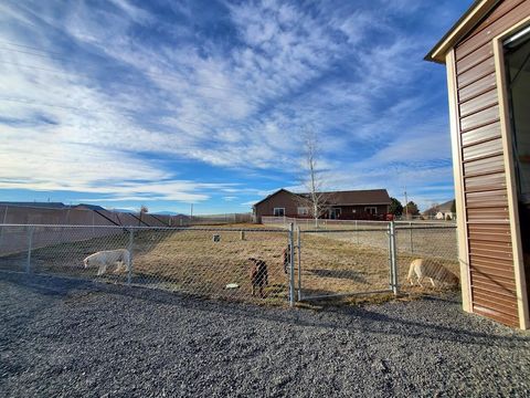 Tiny photo for 10809 Washburn Way, Klamath Falls, OR 97603 (MLS # 220213057)