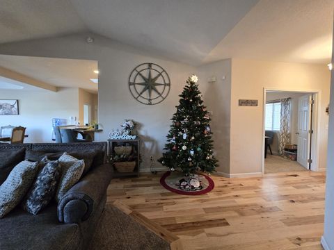 Tiny photo for 10809 Washburn Way, Klamath Falls, OR 97603 (MLS # 220213057)