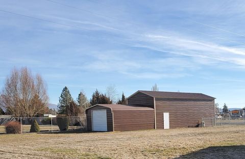 Tiny photo for 10809 Washburn Way, Klamath Falls, OR 97603 (MLS # 220213057)