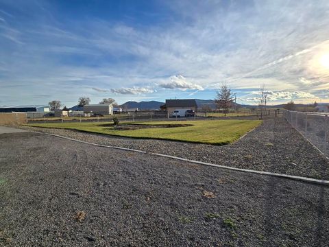 Tiny photo for 10809 Washburn Way, Klamath Falls, OR 97603 (MLS # 220213057)