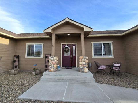 Tiny photo for 10809 Washburn Way, Klamath Falls, OR 97603 (MLS # 220213057)