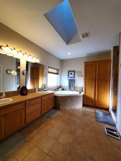 Tiny photo for 10809 Washburn Way, Klamath Falls, OR 97603 (MLS # 220213057)