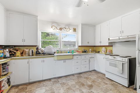 Tiny photo for 868 NE A Street, Grants Pass, OR 97526 (MLS # 220219276)