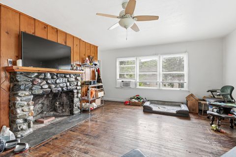 Tiny photo for 868 NE A Street, Grants Pass, OR 97526 (MLS # 220219276)