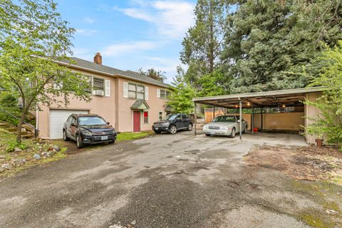 Photo of 868 NE A Street, Grants Pass, OR 97526 (MLS # 220219276)