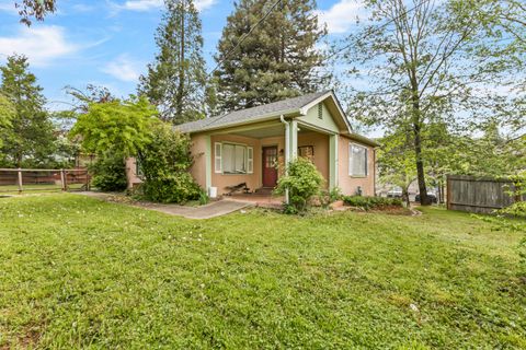 Tiny photo for 868 NE A Street, Grants Pass, OR 97526 (MLS # 220219276)