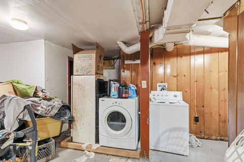 Tiny photo for 868 NE A Street, Grants Pass, OR 97526 (MLS # 220219276)