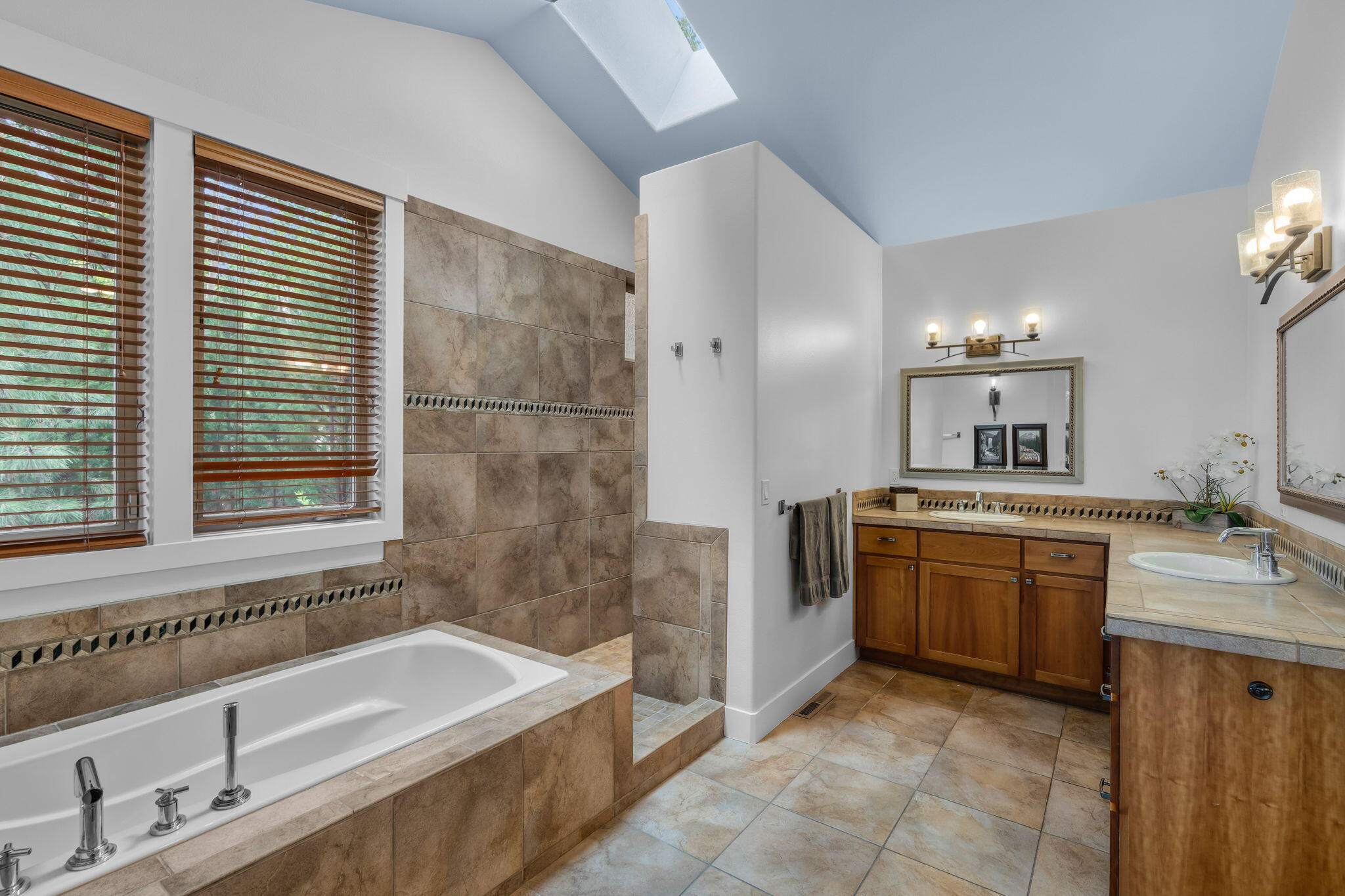 Skyliner Summit - Residential