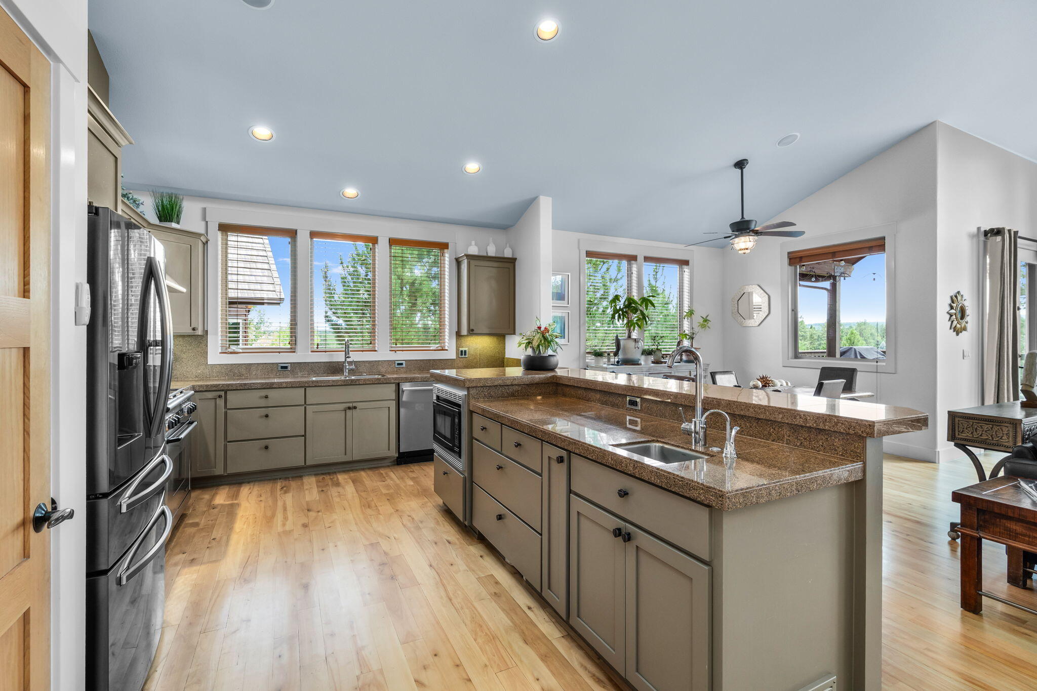 Skyliner Summit - Residential