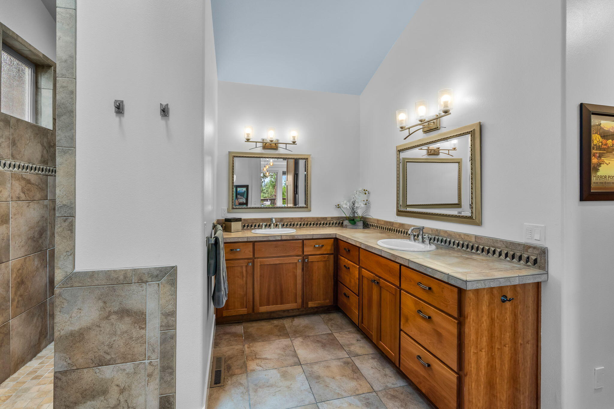 Skyliner Summit - Residential