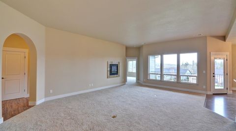 Tiny photo for 179 Skyhawk Drive, Eagle Point, OR 97524 (MLS # 220211725)